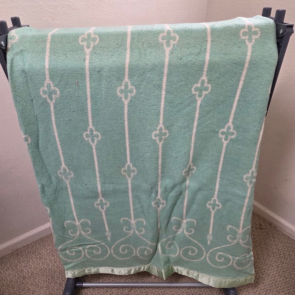 Vintage Seafoam Green White Quatrefoil Scroll Wool Blanket Satin Trim 64x72
